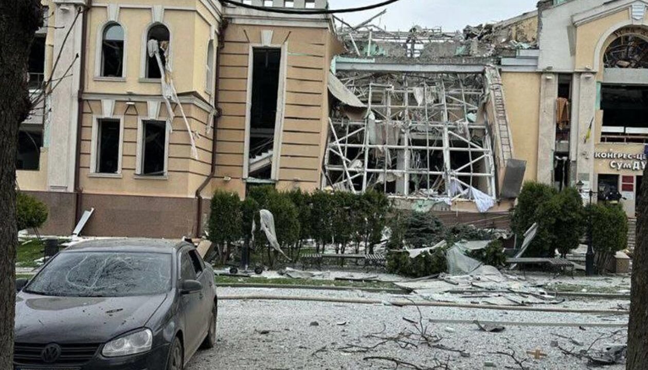 Ракетний удар РФ по Сумах: фото і відео руйнувань