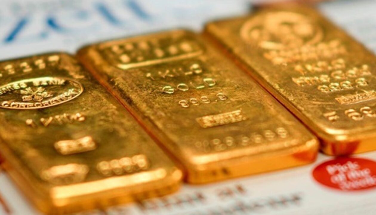 Ціна золота вперше перевищила $3300 за унцію