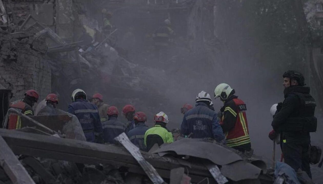 В Києві розбирають завали: підтверджена смерть восьми людей