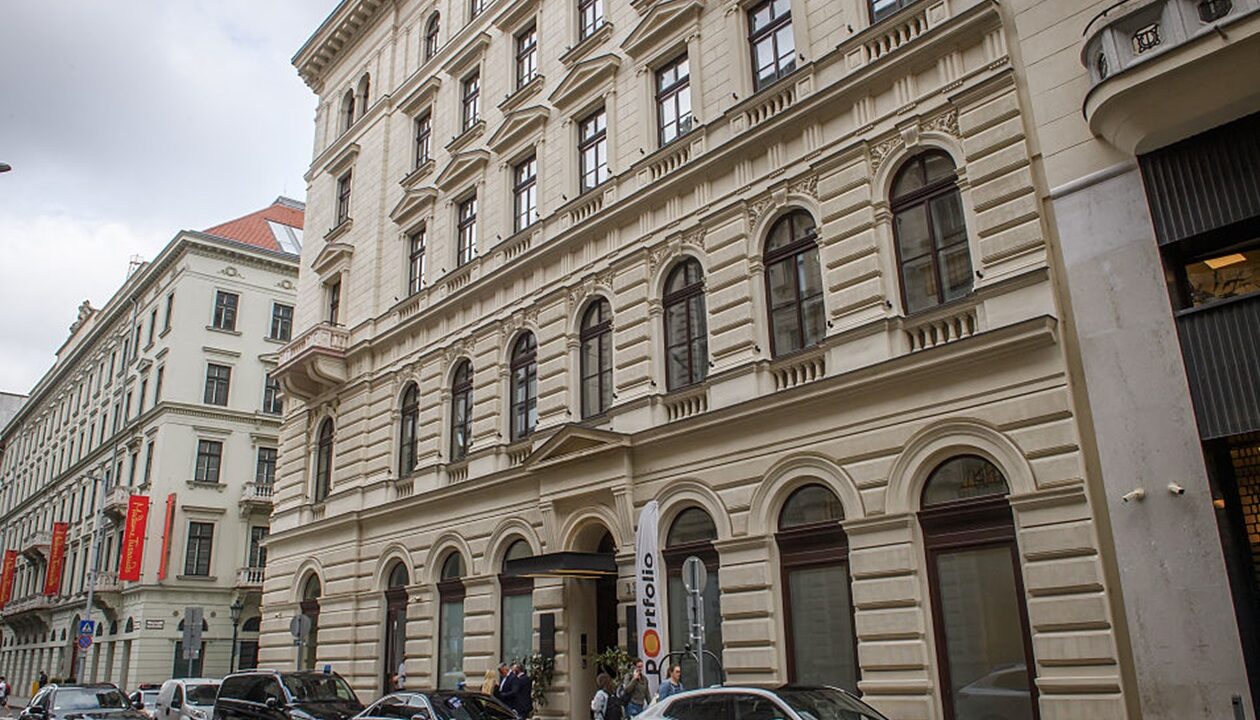 Угорщина через рекордний дефіцит заморозила частину бюджетних витрат