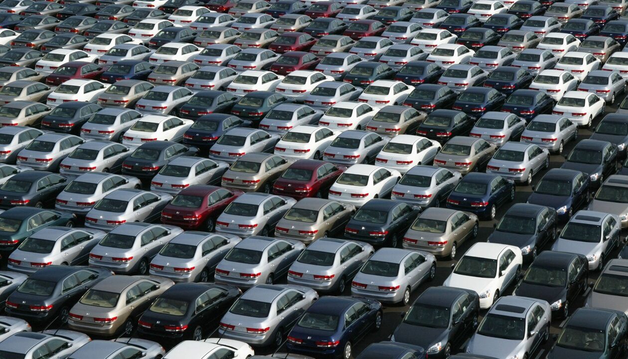 Китай продає кожне третє нове авто у світі