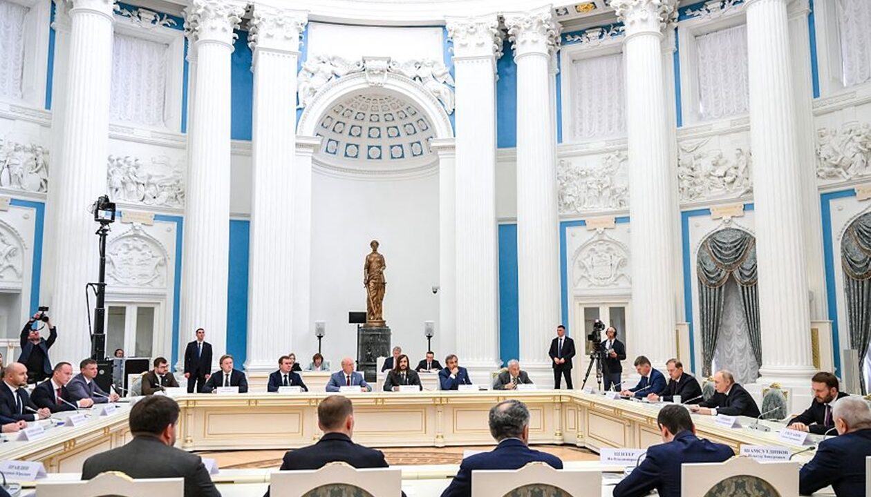 Уряд РФ попередив про загрозу погіршення ситуації в економіці
