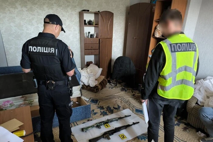 940 обшуків щодо незаконного обігу зброї: що поліція вилучила в українців (фото)