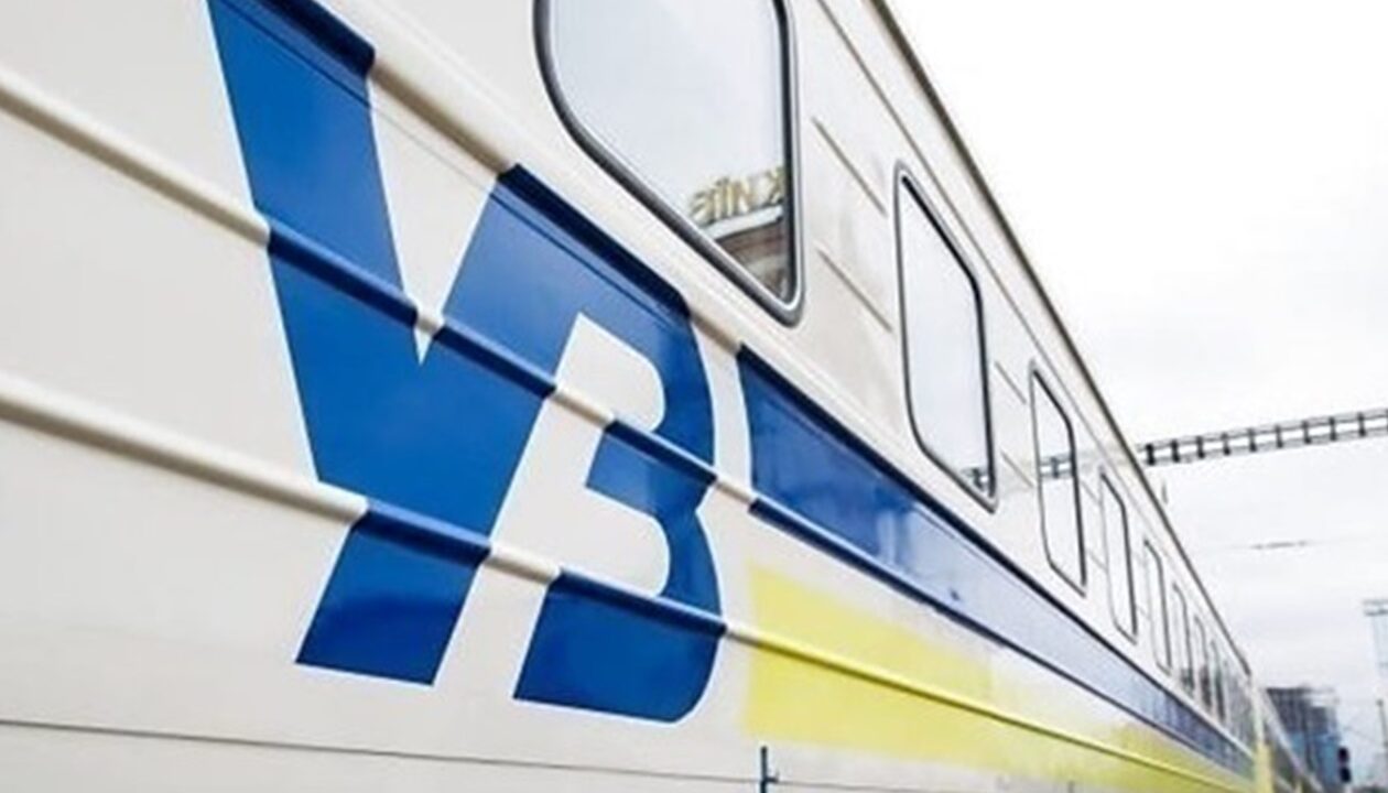 На Київщині через атаку РФ пошкоджено колії УЗ, задіюють резервні маршрути