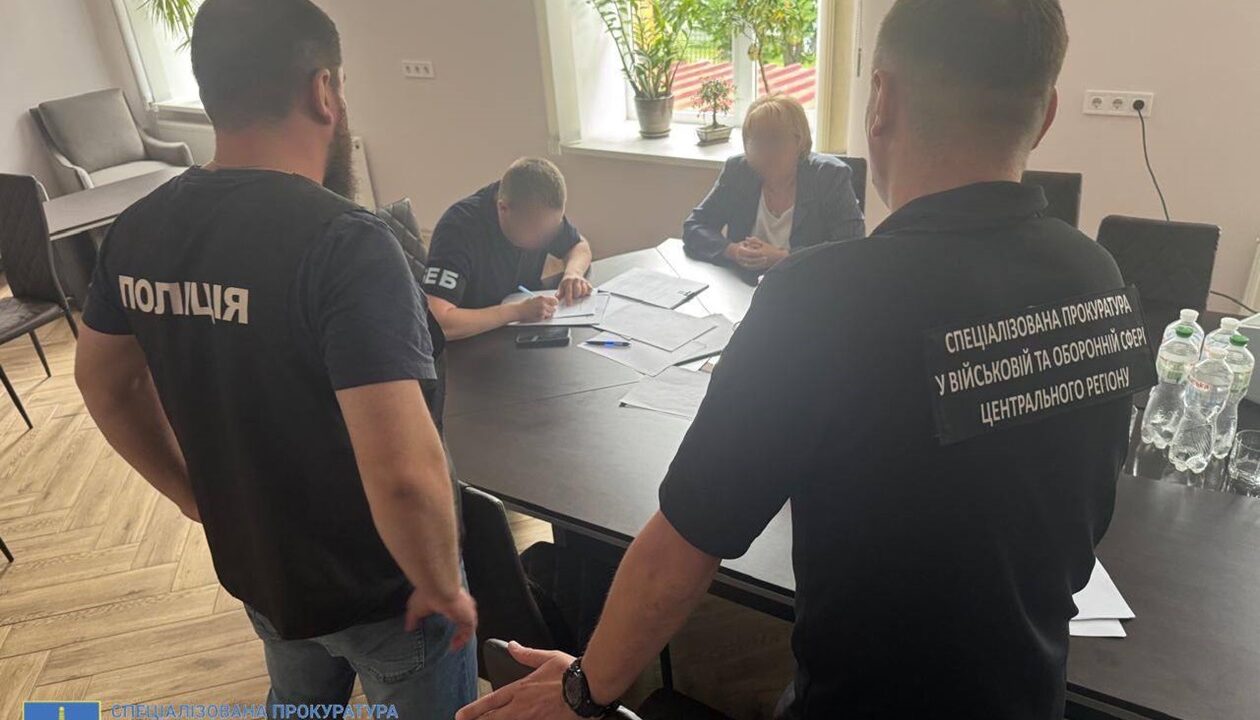 Бухгалтера "оборонки" підозрюють в ухиленні від сплати податків на 325 млн