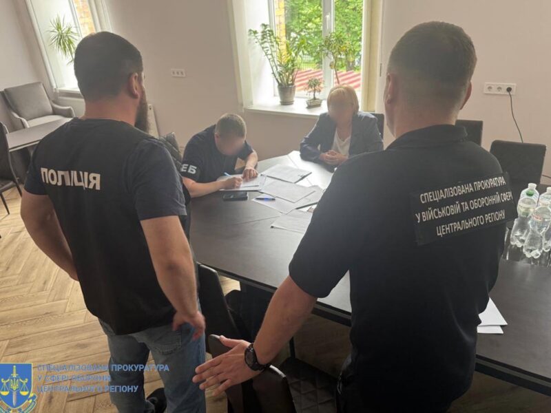 Бухгалтера "оборонки" підозрюють в ухиленні від сплати податків на 325 млн