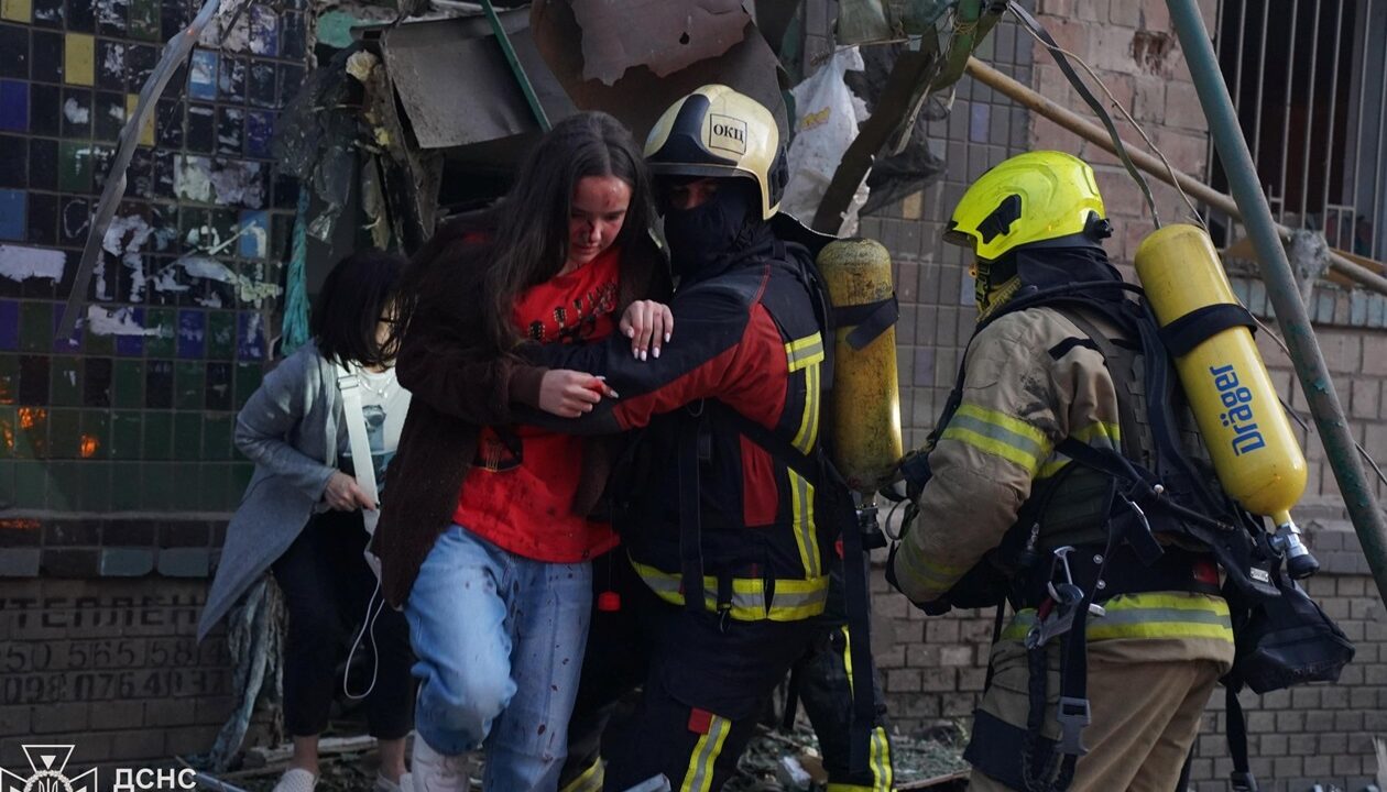 Удар по Києву: зруйнований під'їзд, є загиблі
