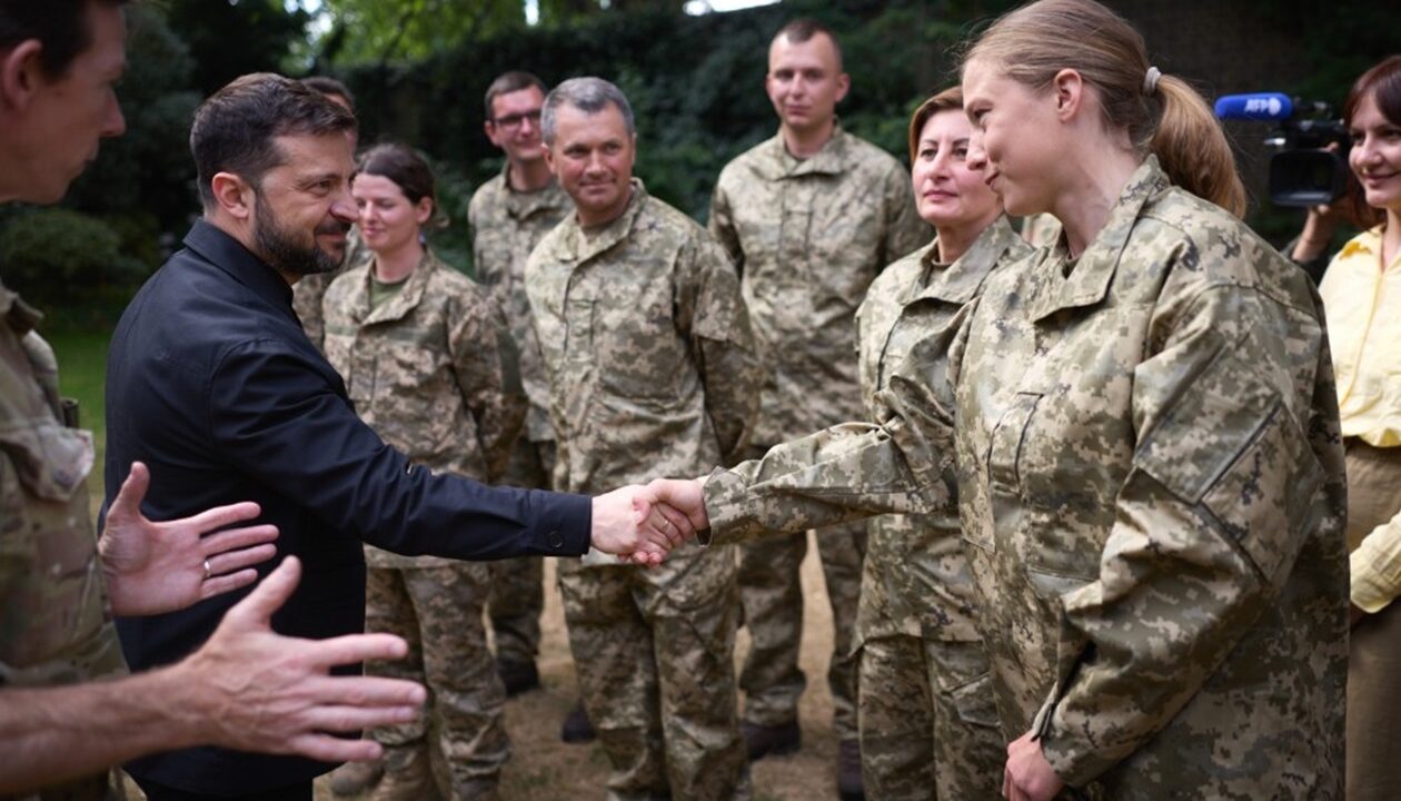 Зеленський і Стармер зустрілися з бійцями ЗСУ, що готуються у Британії