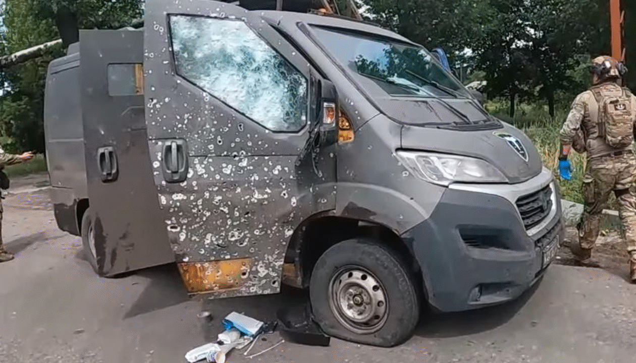 Дрон РФ поцілив у авто Білих янголів у Покровську: поранено поліцейського