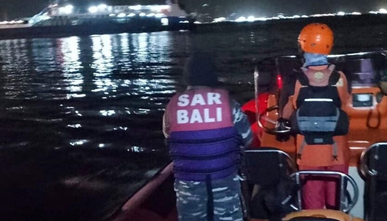 Біля берегів Балі затонув пором з 65 людьми