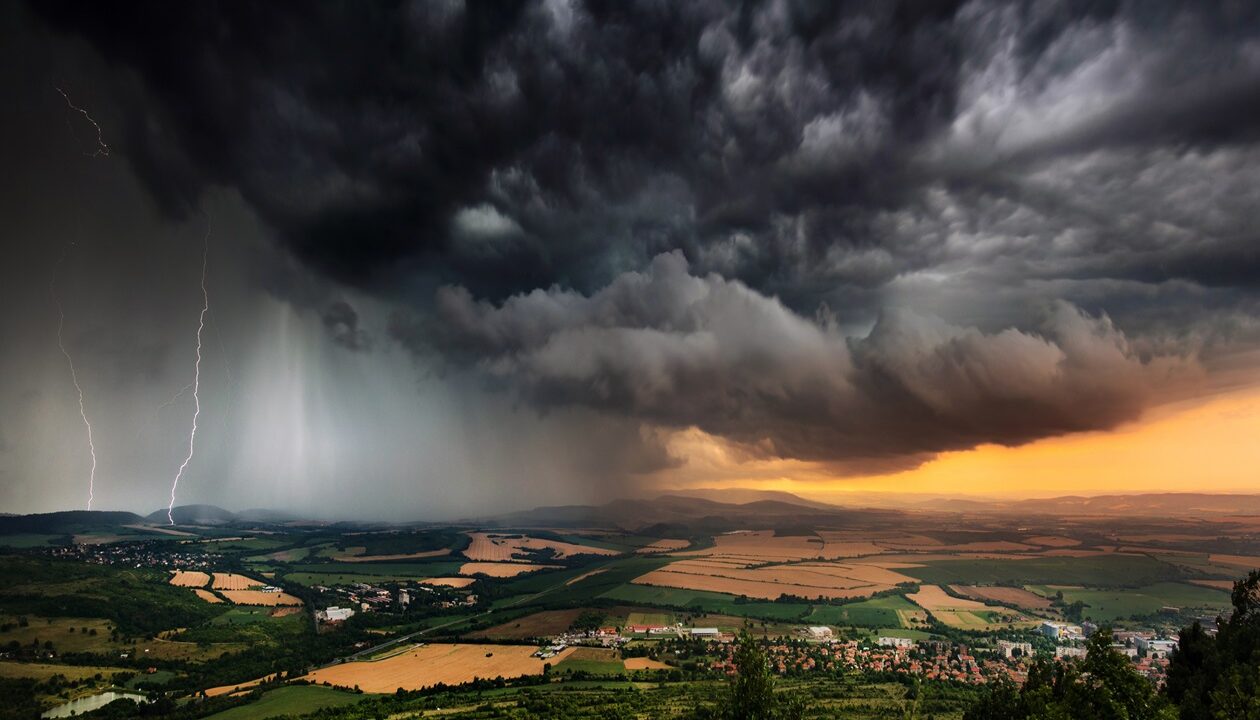 Грози та спека: прогноз погоди на початок тижня