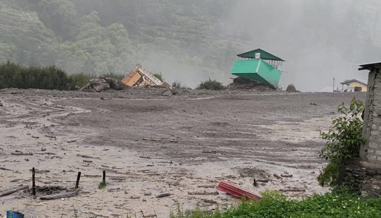 Потужна повінь змила село в Індії