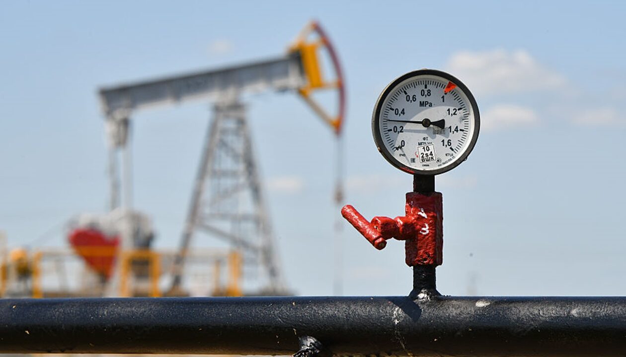 Нафтові доходи РФ обвалились на третину
