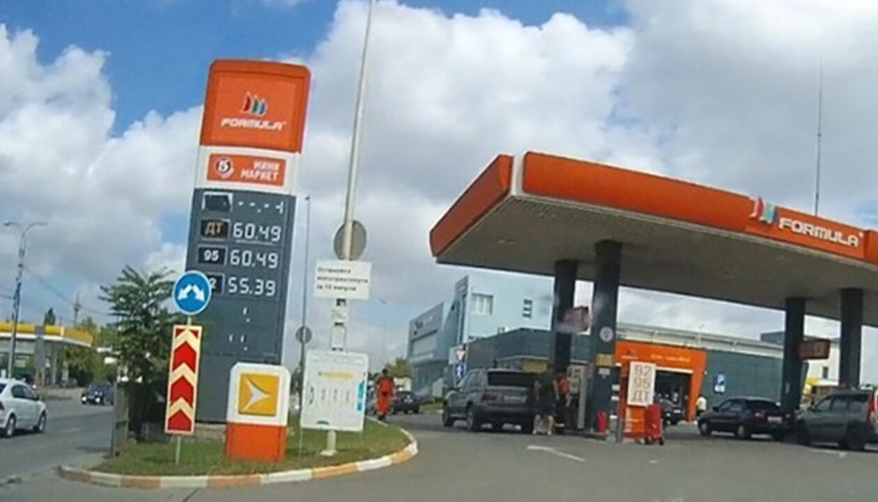 У Криму почали продавати бензин за талонами