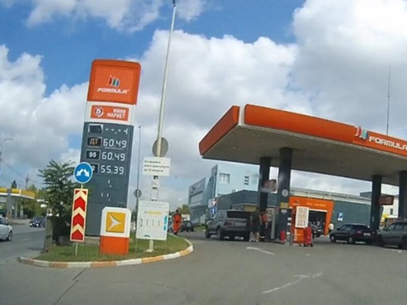 У Криму почали продавати бензин за талонами