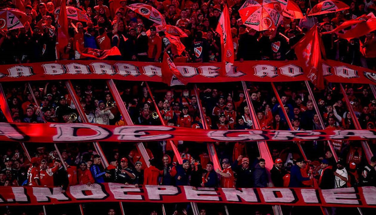 Під час матчу Копа Судамерикана фанати безчинствували до ножових поранень