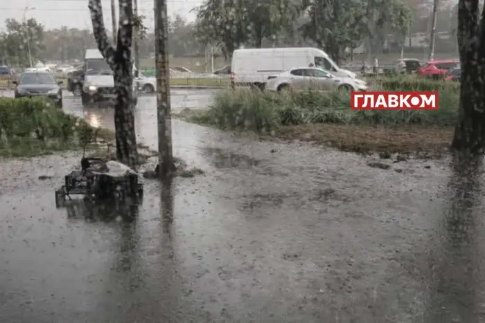 Київ накрила потужна злива (фото, відео)