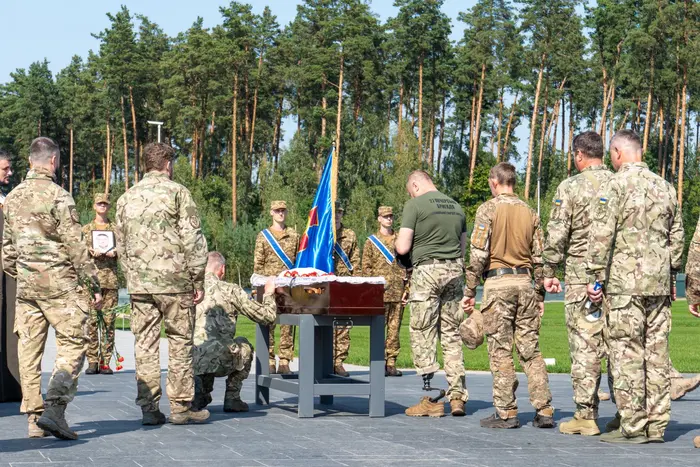 Перше іменне поховання з’явилося на Національному військовому меморіальному кладовищі