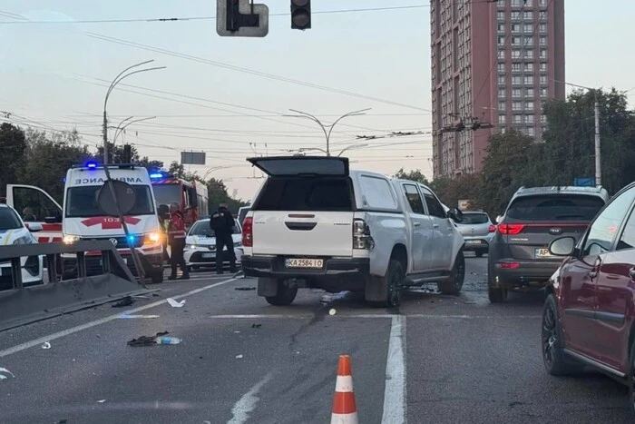 У Києві сталася ДТП за участю військового авто. Серед загиблих – поліцейський (фото)