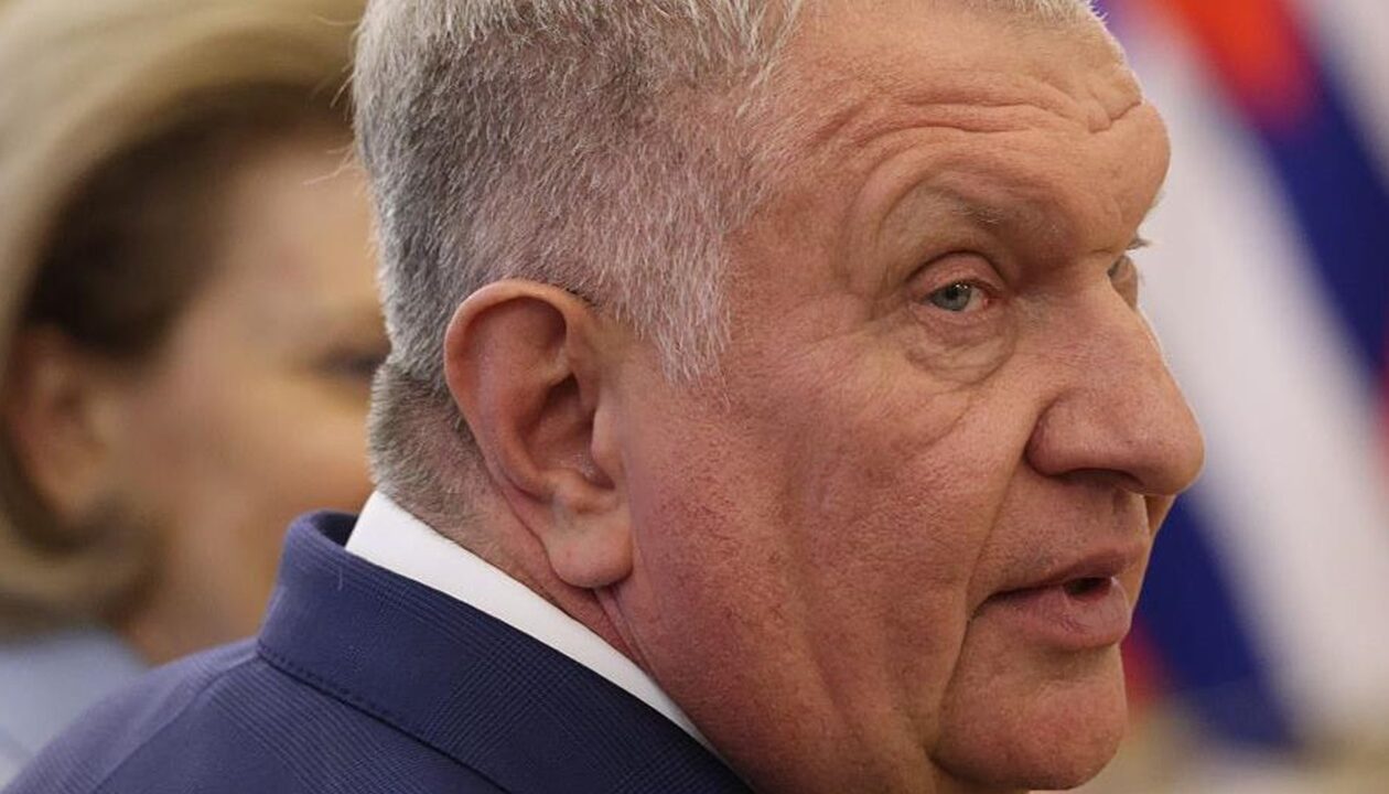 Чистий прибуток Роснєфті впав майже на 70%.