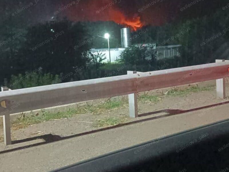 Атака дронів: горять НПЗ і електростанція у Росії
