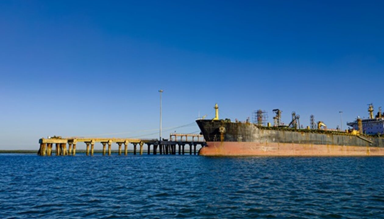 Індійські НПЗ запросили більші знижки на російську нафту - ЗМІ