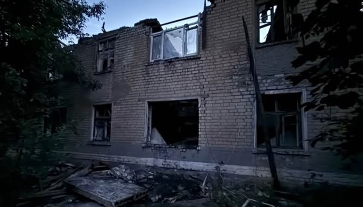Росіяни вдарили по житловій двоповерхівці в Новодонецькому, є загиблі