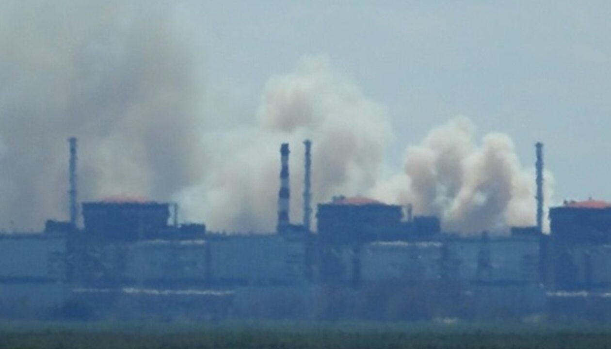 МАГАТЕ зафіксувало обстріли і чорний дим біля ЗАЕС