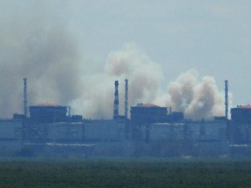 МАГАТЕ зафіксувало обстріли і чорний дим біля ЗАЕС