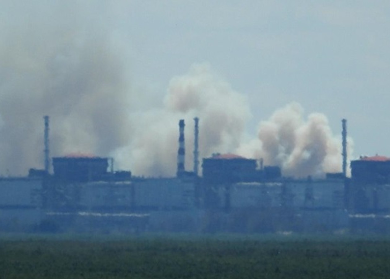 МАГАТЕ зафіксувало обстріли і чорний дим біля ЗАЕС