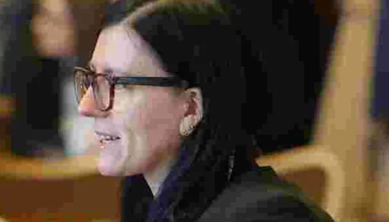 У Польщі депутатку відсторонили через через образи таксиста з України