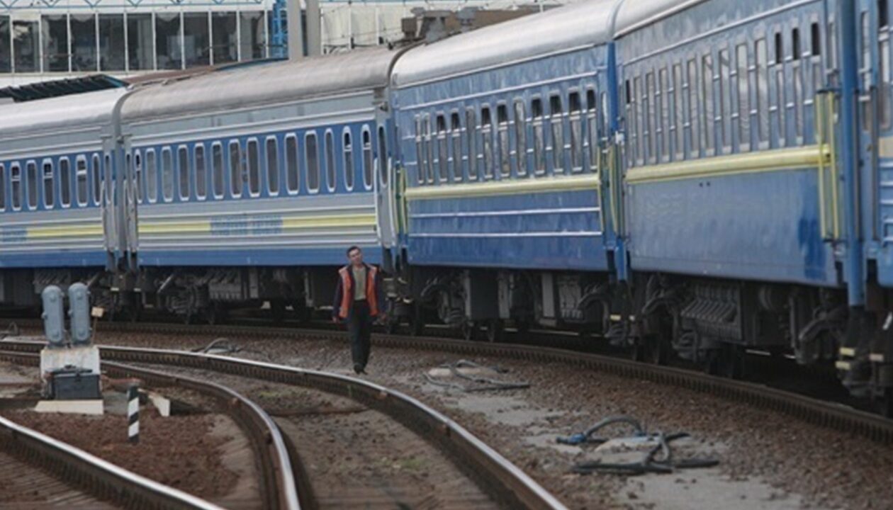 РФ вдарила по залізниці: які потяги затримуються