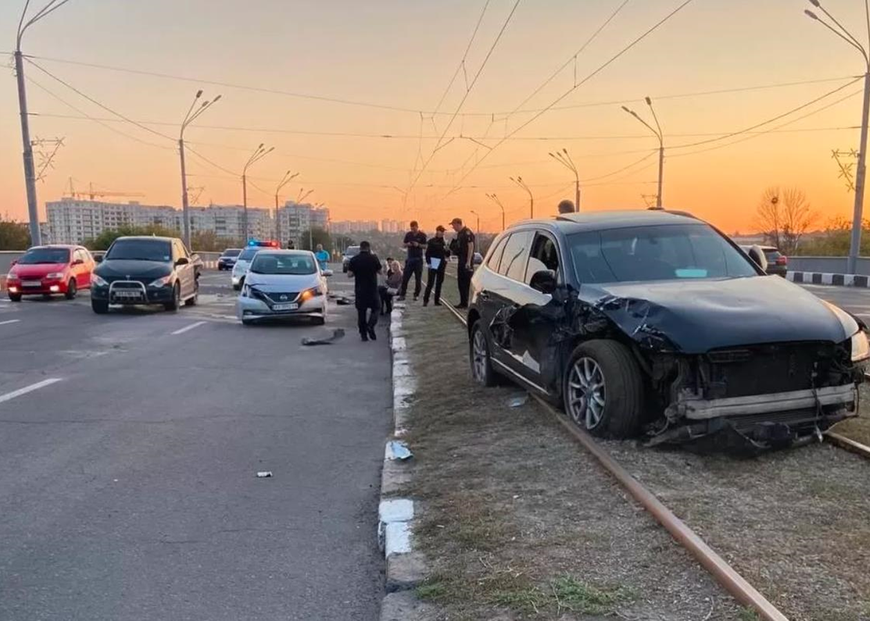 У Харкові 14-річний хлопець за кермом авто скоїв ДТП