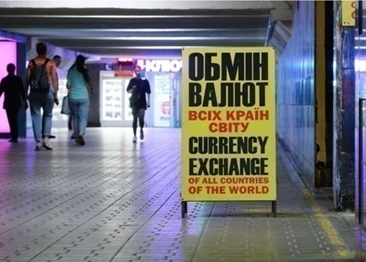 Долар пригальмував після чотириденного зростання