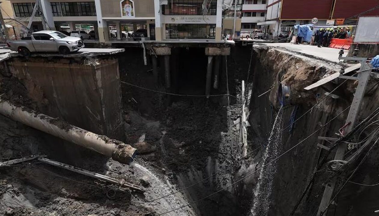 В Бангкоку коло лікарні з'явилася 50-метрова вирва