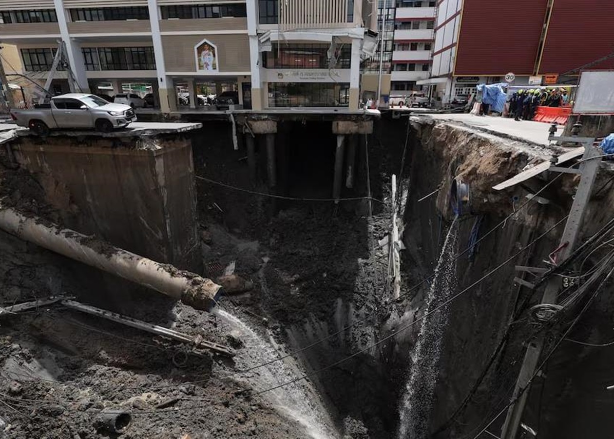 В Бангкоку коло лікарні з'явилася 50-метрова вирва