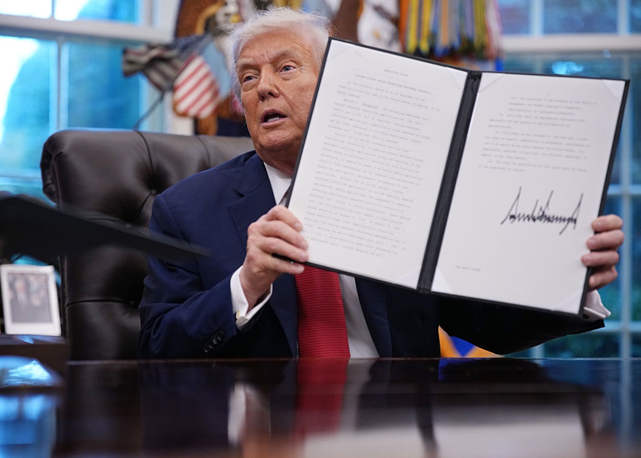 Трамп оголосив нові мита на імпорт ліків, вантажівок і меблів