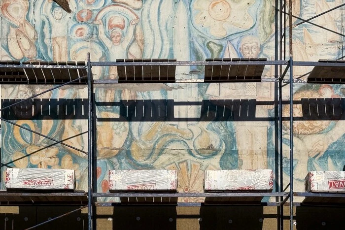 Скарб, що ховався під вагонкою: мистецтвознавиця закликає врятувати унікальний розпис на Оболоні