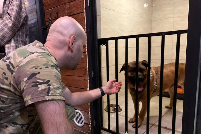 Правоохоронці провідали у притулку пса Мішу, якого не пускали у метро