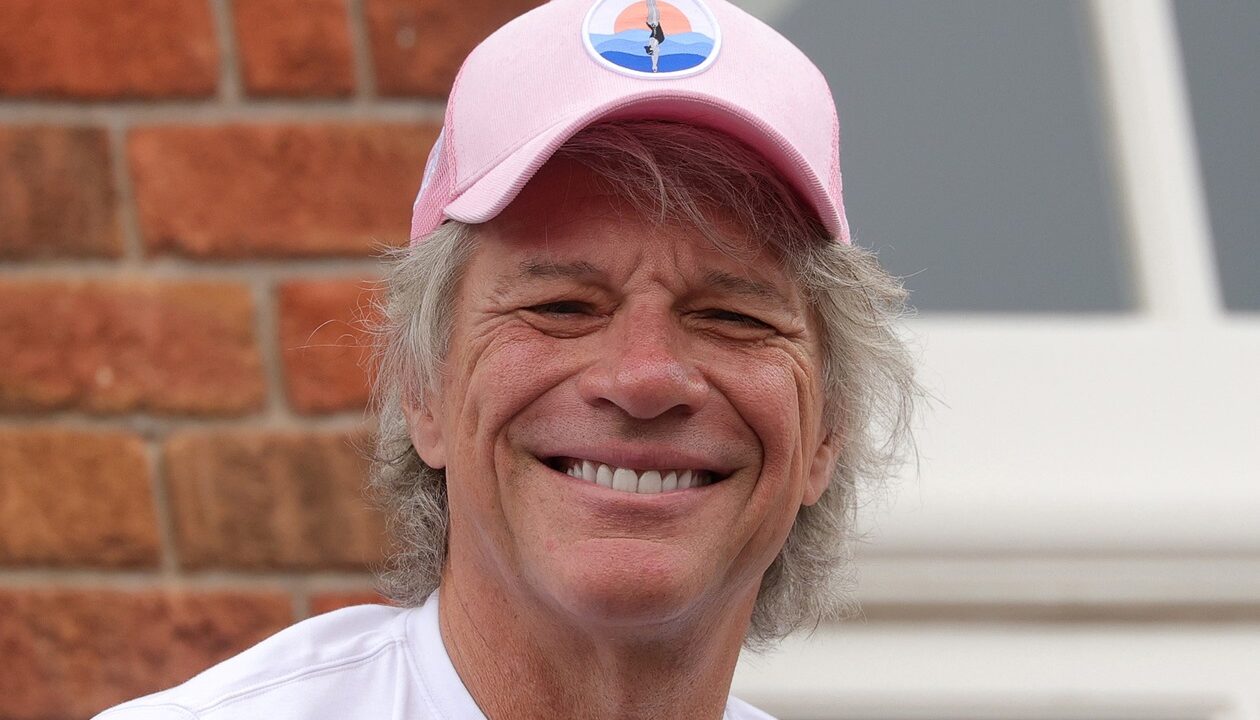 Джон Бон Джові прокоментував усиновлення дитини його сином