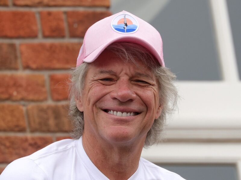 Джон Бон Джові прокоментував усиновлення дитини його сином