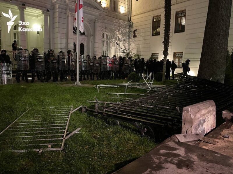 У Тбілісі тривають акції протесту