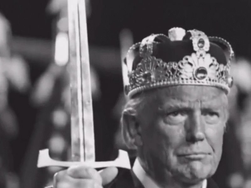 На тлі протестів у США Венс опублікував відео з Трампом в образі короля