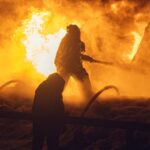 На Дніпропетровщині після обстрілів горять АТБ і багатоквартирний будинок