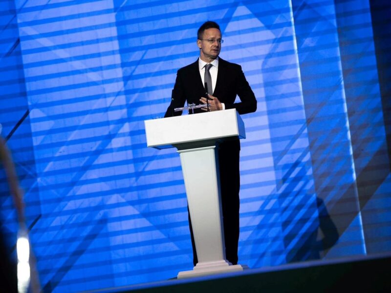 Голова МЗС Угорщини зробив заяву російською мовою