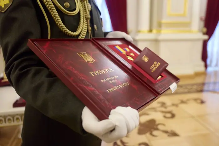 Зеленський нагородив військових орденами «Золота Зірка» (фото)