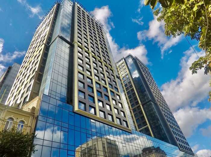 Фігуранти «плівок НАБУ» потонули в розкоші: елітне житло, гектари землі та преміум автомобілі