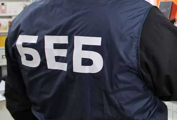 Експрокурор Віктор Чорний живе в елітному маєтку та їздить на люксових авто матері: реальні ціни занижені у десятки разів