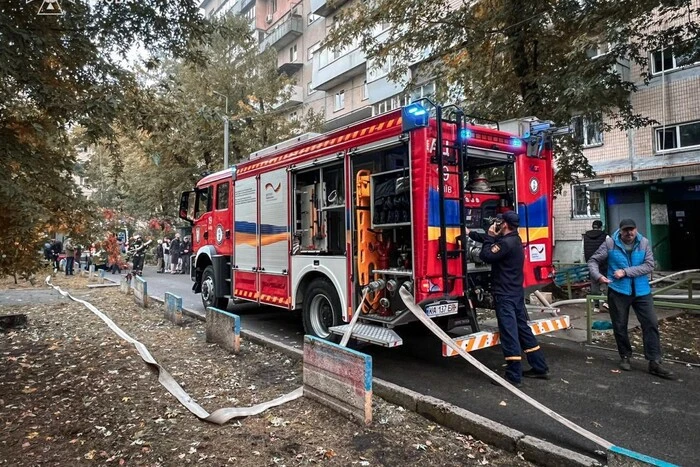 У Києві горіла багатоповерхівка, один із постраждалих – у важкому стані