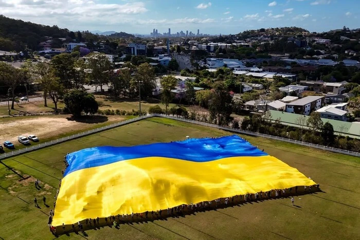 В Австралії активісти розгорнули найбільший український прапор у світі (фото, відео)